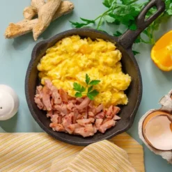 Oeufs brouillés au jambon et fromage - Grand format