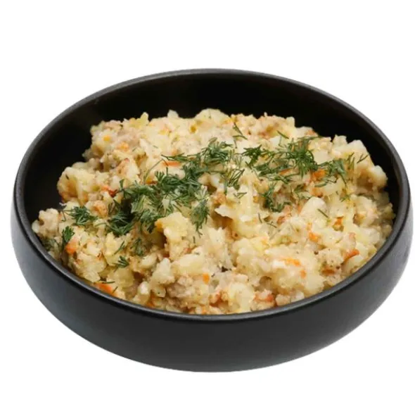 Pommes de terre en sauce et viande hachée
