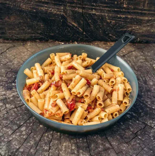 Spaghetti avec sauce tomate et basilic