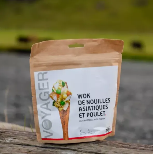 Wok de nouilles asiatiques et poulet